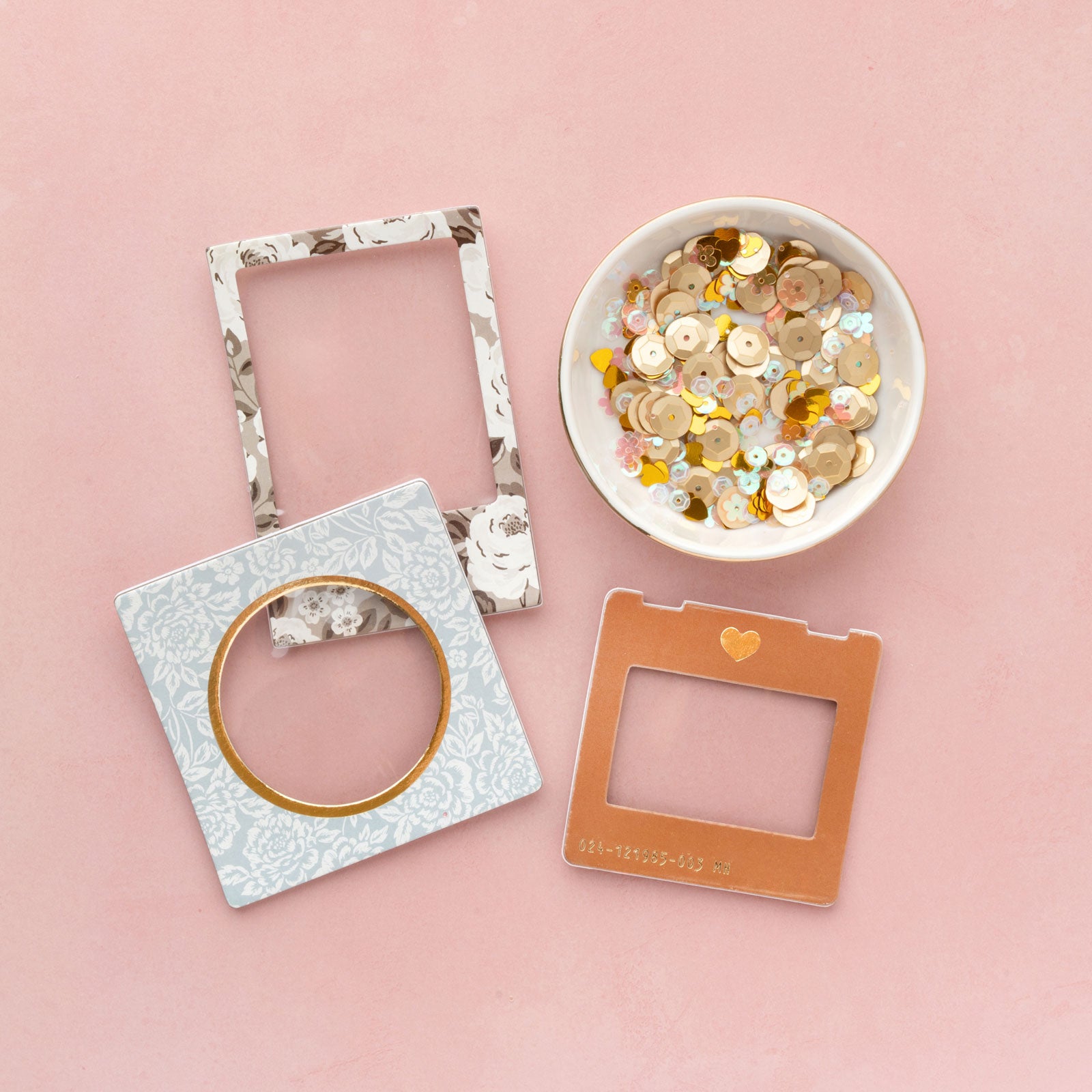 American Crafts Maggie Holmes Forever Fields Shaker Frames with 0.2 oz Sequins - Makes 8