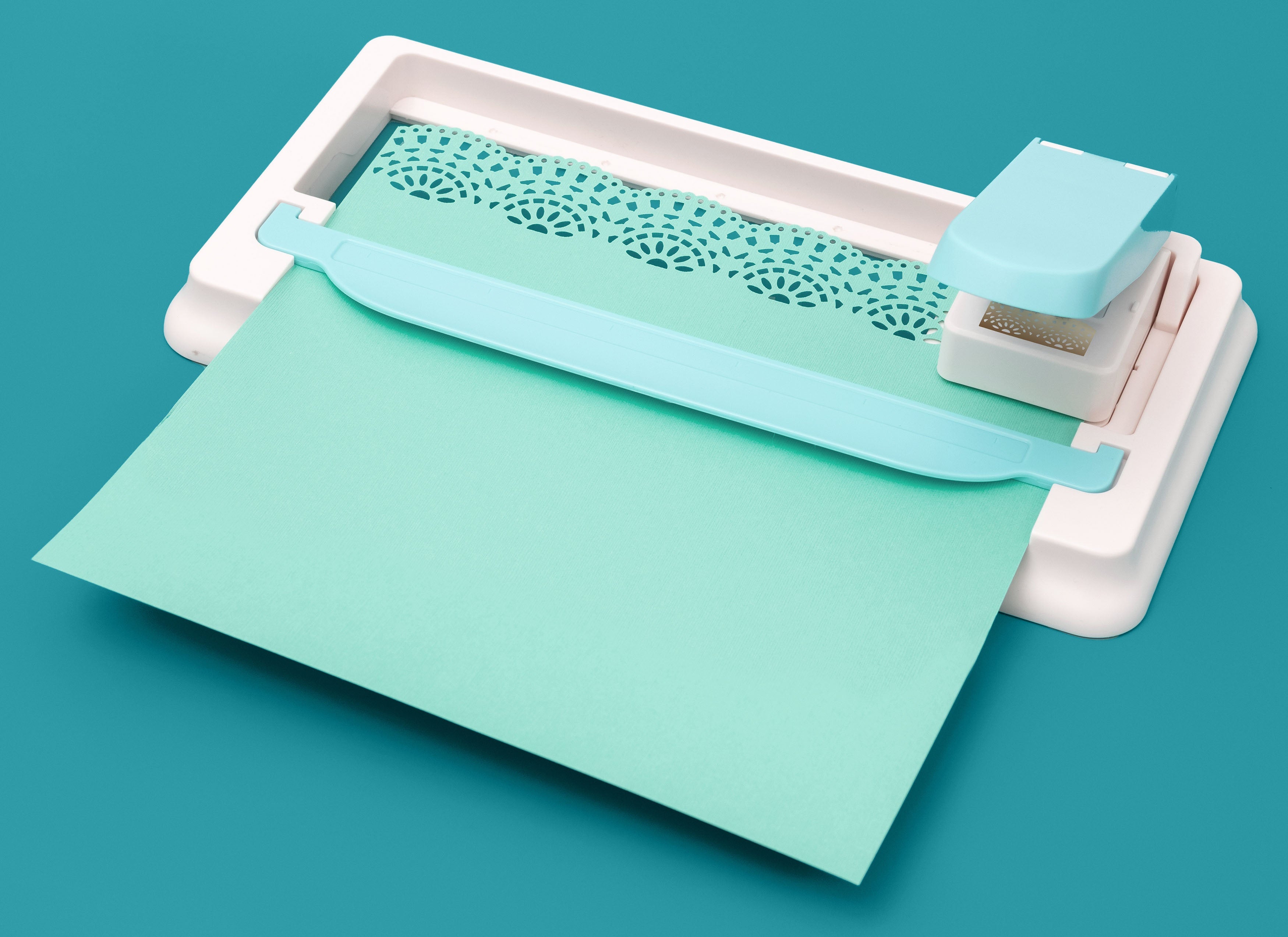 We R Makers Edge Alignment Guide with Mosaic Border Punch Cartridge