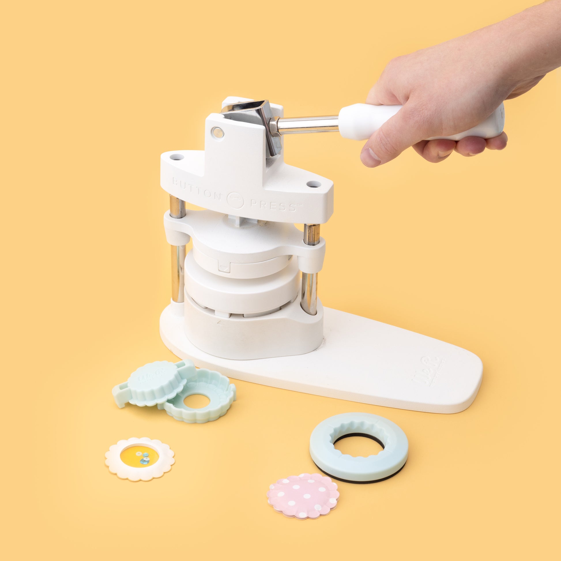 We R Scallop Circle Button Press Insert and Sticker/Shaker Refills