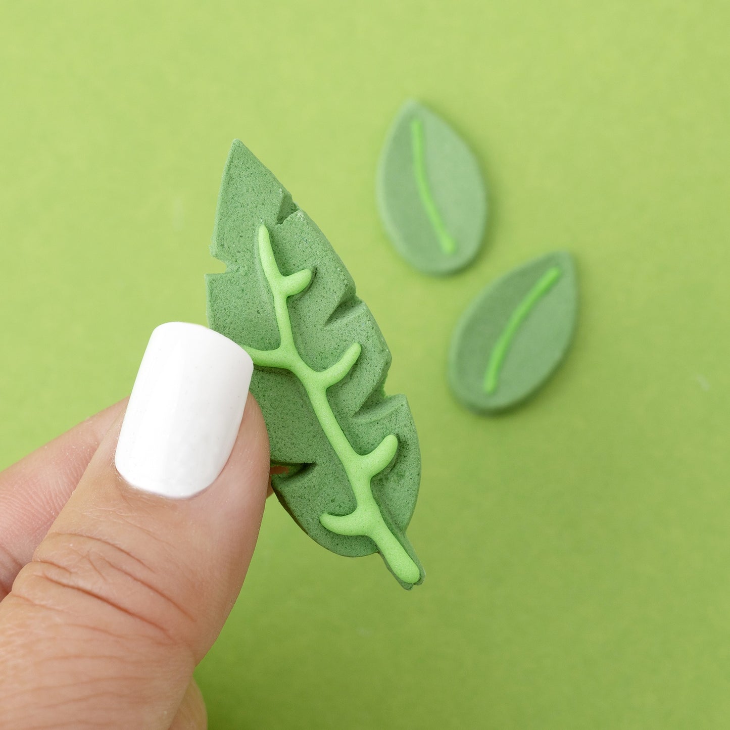 Sweetshop Icing Decoration-Leaves, 9 Pieces